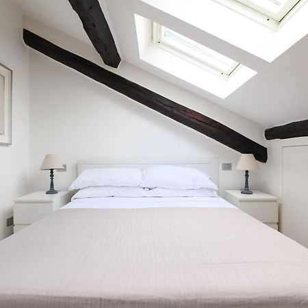 Elegant P.Venezia Attic Apartment Милано Екстериор снимка
