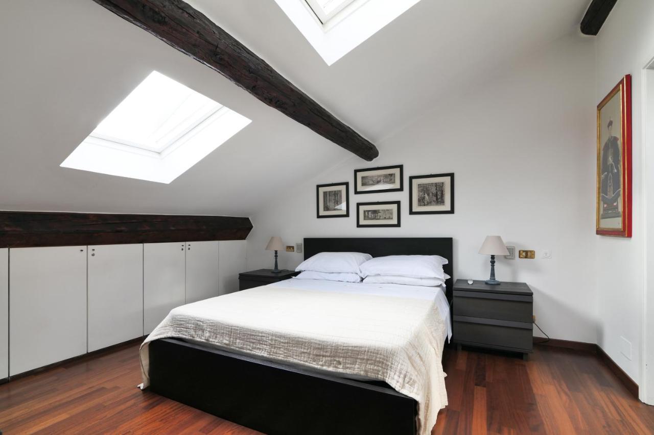 Elegant P.Venezia Attic Apartment Милано Екстериор снимка