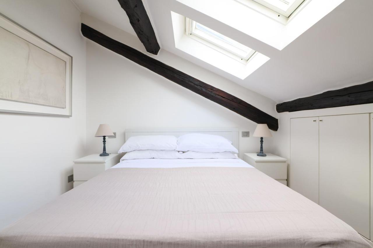 Elegant P.Venezia Attic Apartment Милано Екстериор снимка