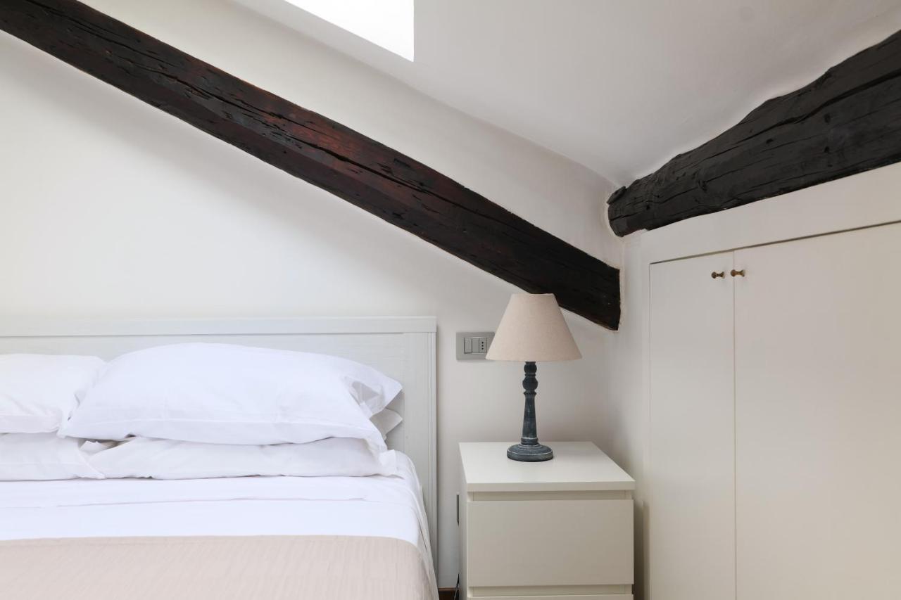 Elegant P.Venezia Attic Apartment Милано Екстериор снимка