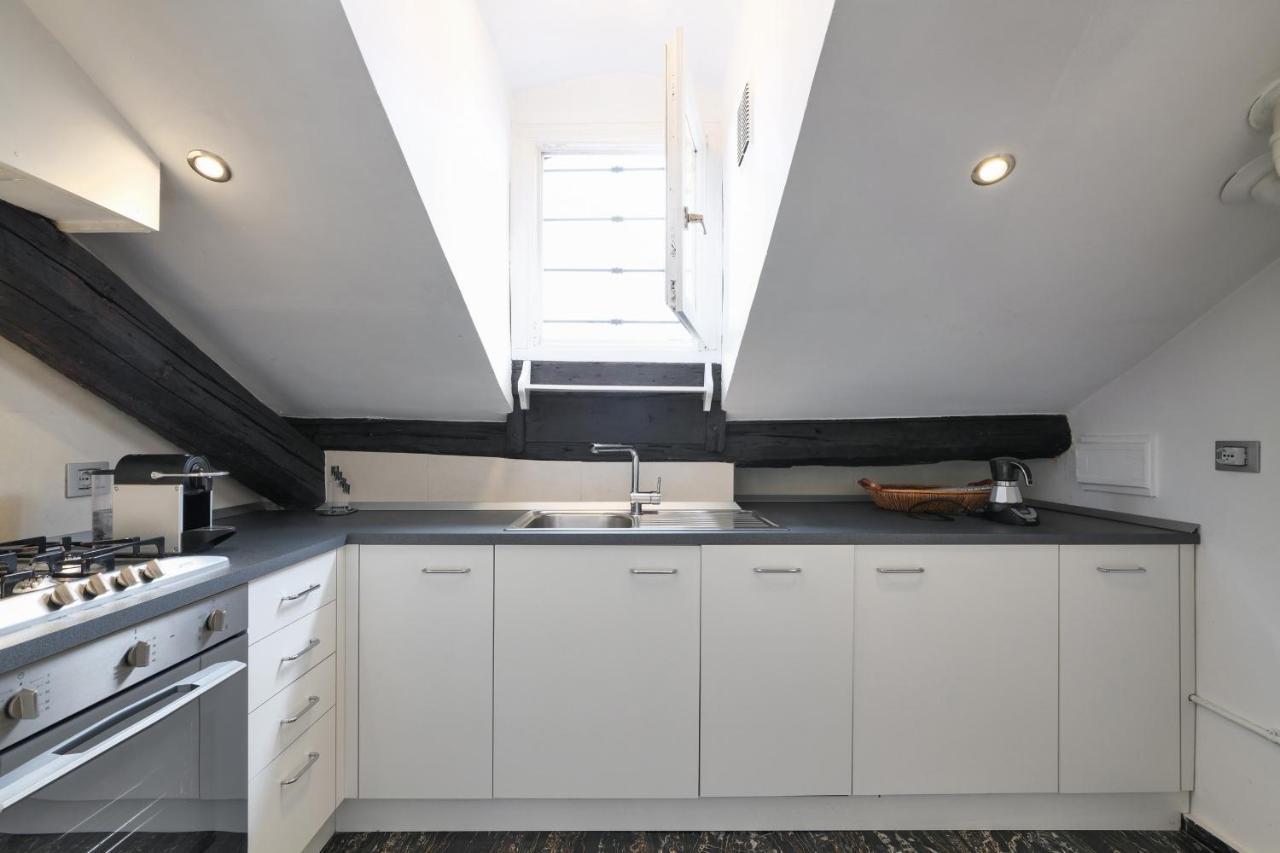 Elegant P.Venezia Attic Apartment Милано Екстериор снимка