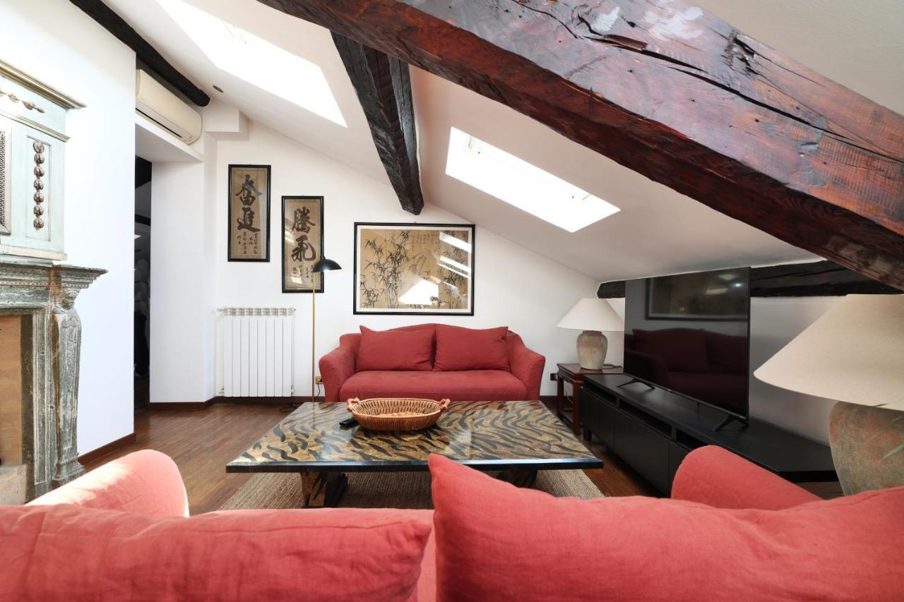 Elegant P.Venezia Attic Apartment Милано Екстериор снимка