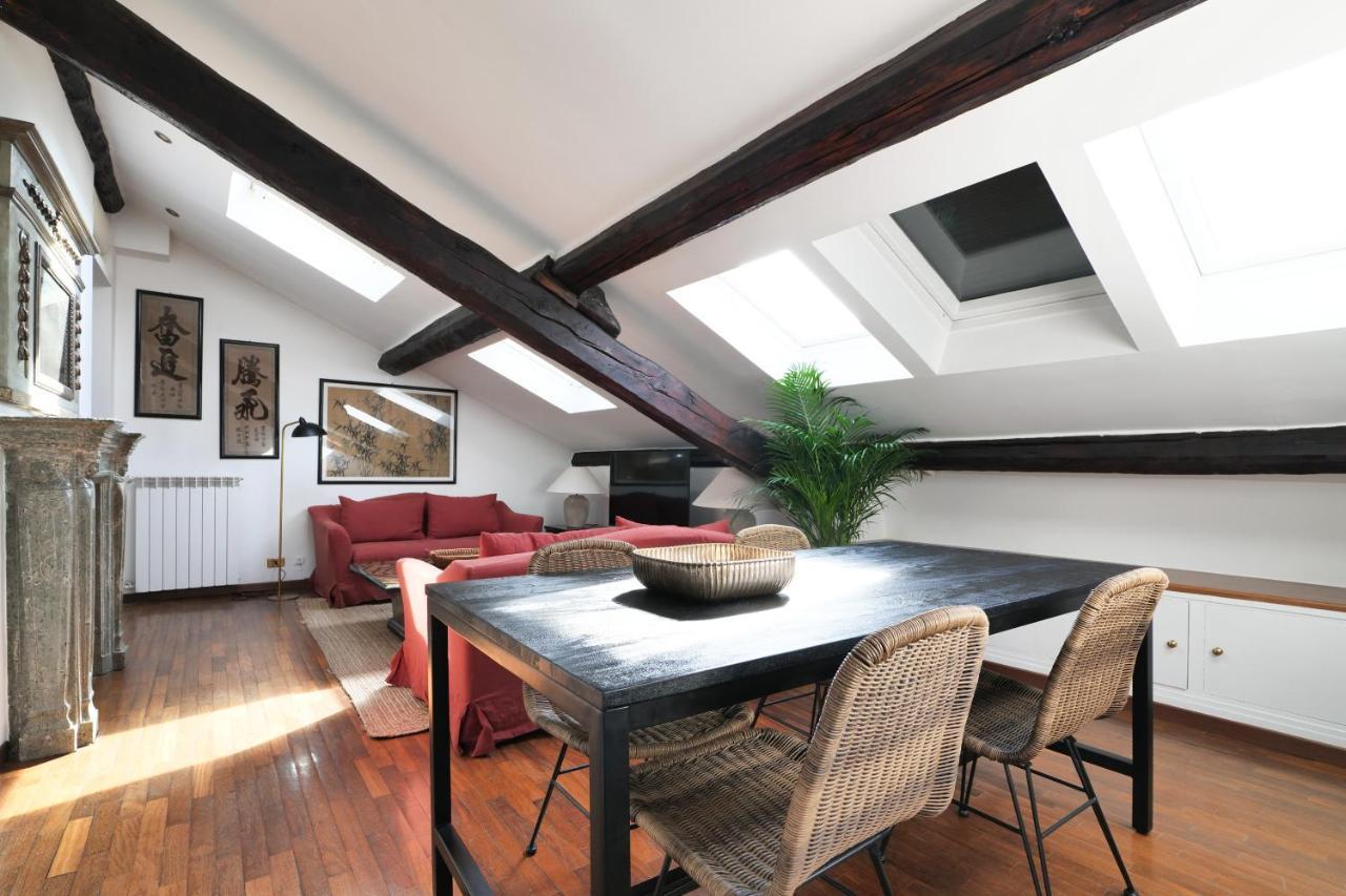 Elegant P.Venezia Attic Apartment Милано Екстериор снимка