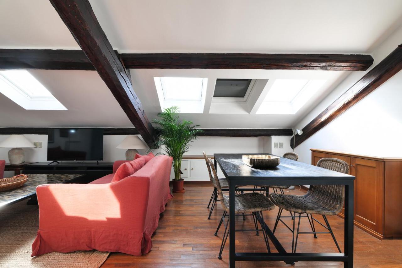 Elegant P.Venezia Attic Apartment Милано Екстериор снимка